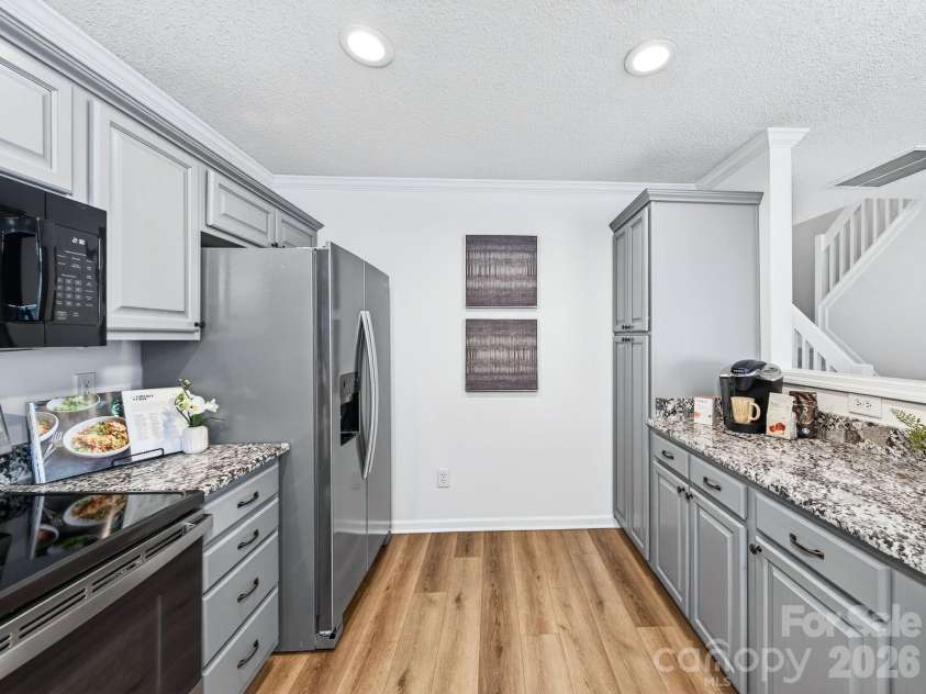 9977 Reindeer Way Lane, Charlotte, NC 28216.  MLS# CAR4351235, YatesRealty ID 8564. Kitchen 