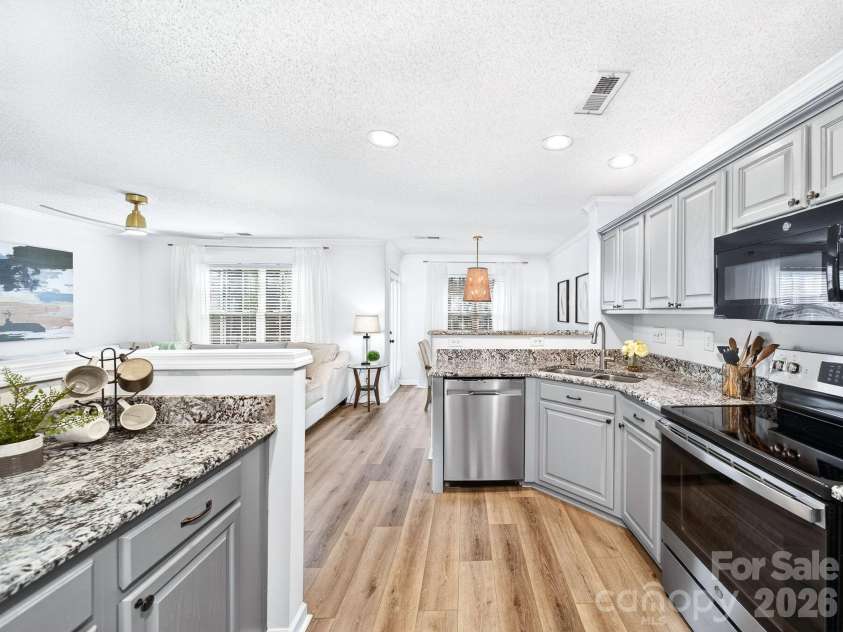 9977 Reindeer Way Lane, Charlotte, NC 28216.  MLS# CAR4351235, YatesRealty ID 8564. Kitchen 
