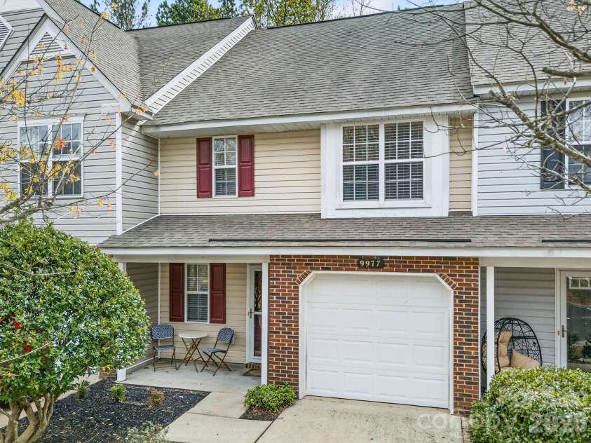 9977 Reindeer Way Lane, Charlotte, NC 28216.  MLS# CAR4351235, YatesRealty ID 8564. Welcome Home 