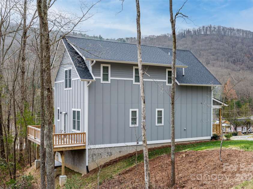 58 Westside Village Road, Fairview, NC 28730.  MLS# CAR4133588, YatesRealty ID 8565. 