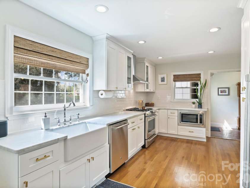 3608 Ellen Avenue, Charlotte, NC 28205.  MLS# CAR4361918, YatesRealty ID 8569. Kitchen