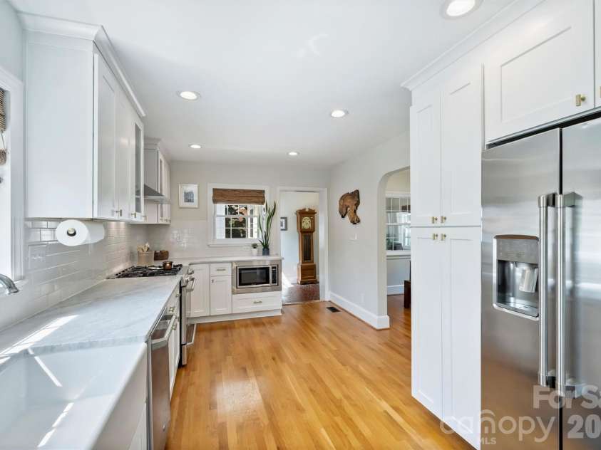 3608 Ellen Avenue, Charlotte, NC 28205.  MLS# CAR4361918, YatesRealty ID 8569. Kitchen