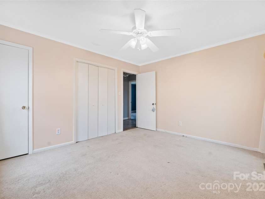 927 Ferguson Ridge Road, Gastonia, NC 28052.  MLS# CAR4213440, YatesRealty ID 857. 