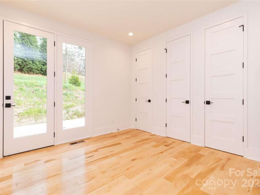 213 New Stock Road, Asheville, NC 28804.  MLS# CAR4202759, YatesRealty ID 8570. Dining Room