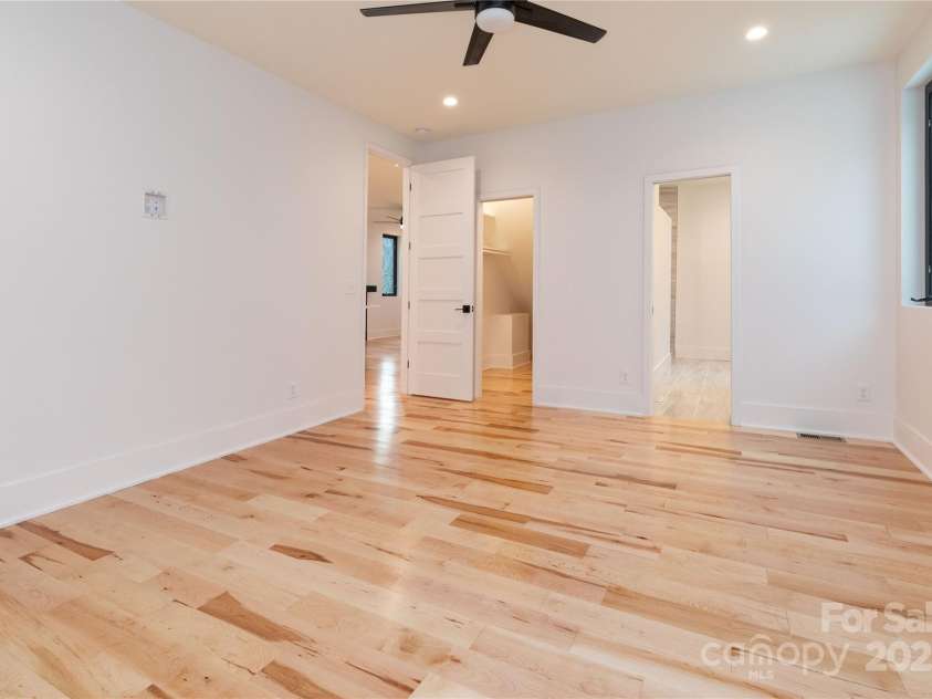 213 New Stock Road, Asheville, NC 28804.  MLS# CAR4202759, YatesRealty ID 8570. Primary Bedroom