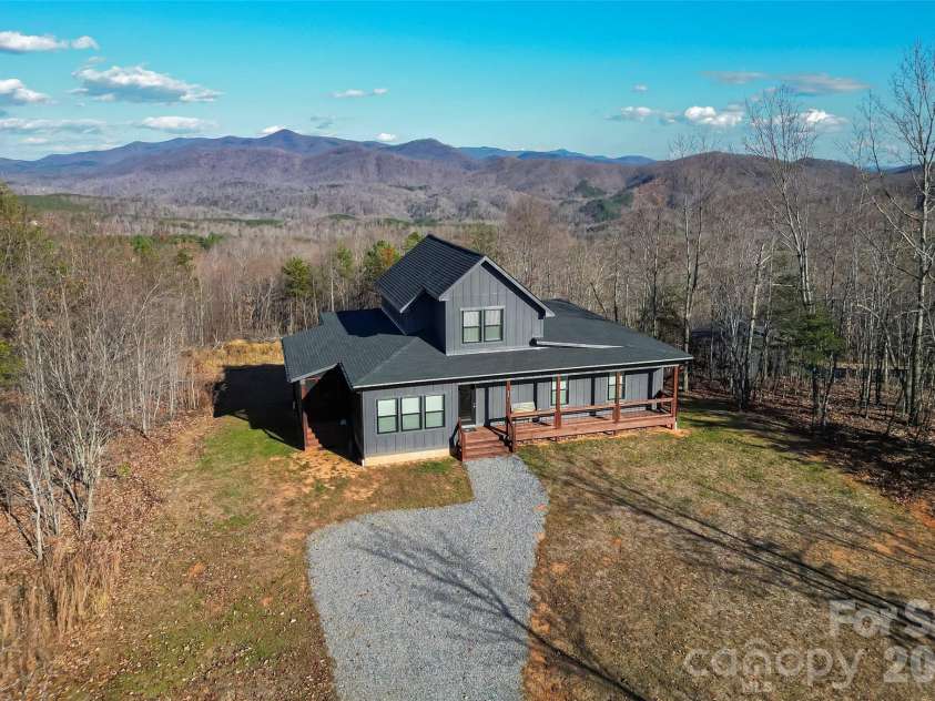 53 Crescent Ridge Lane, Nebo, NC 28761.  MLS# CAR4325375, YatesRealty ID 8570. 