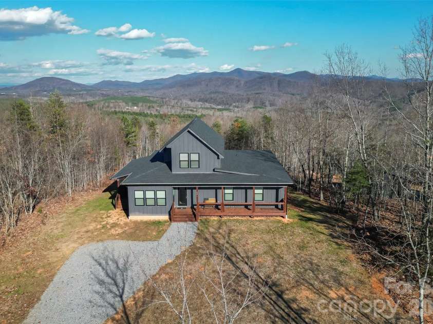 53 Crescent Ridge Lane, Nebo, NC 28761.  MLS# CAR4325375, YatesRealty ID 8570. 