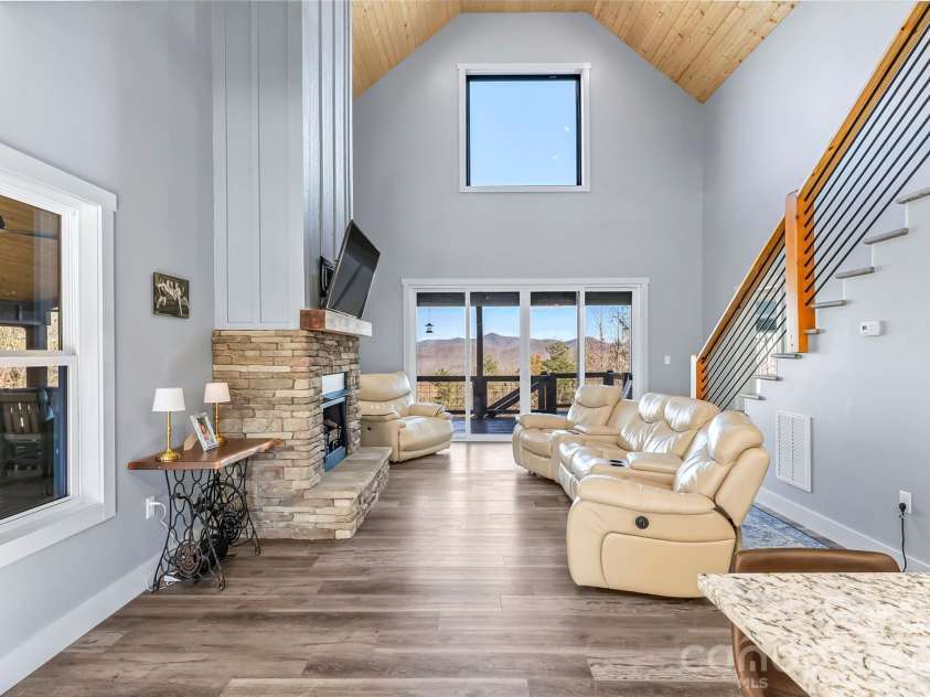 53 Crescent Ridge Lane, Nebo, NC 28761.  MLS# CAR4325375, YatesRealty ID 8570. 