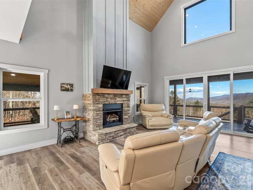 53 Crescent Ridge Lane, Nebo, NC 28761.  MLS# CAR4325375, YatesRealty ID 8570. 