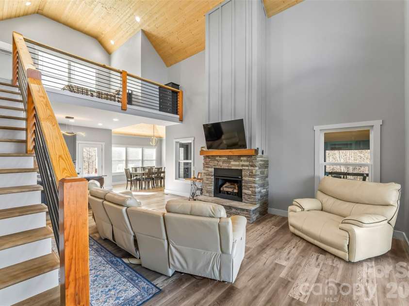 53 Crescent Ridge Lane, Nebo, NC 28761.  MLS# CAR4325375, YatesRealty ID 8570. 