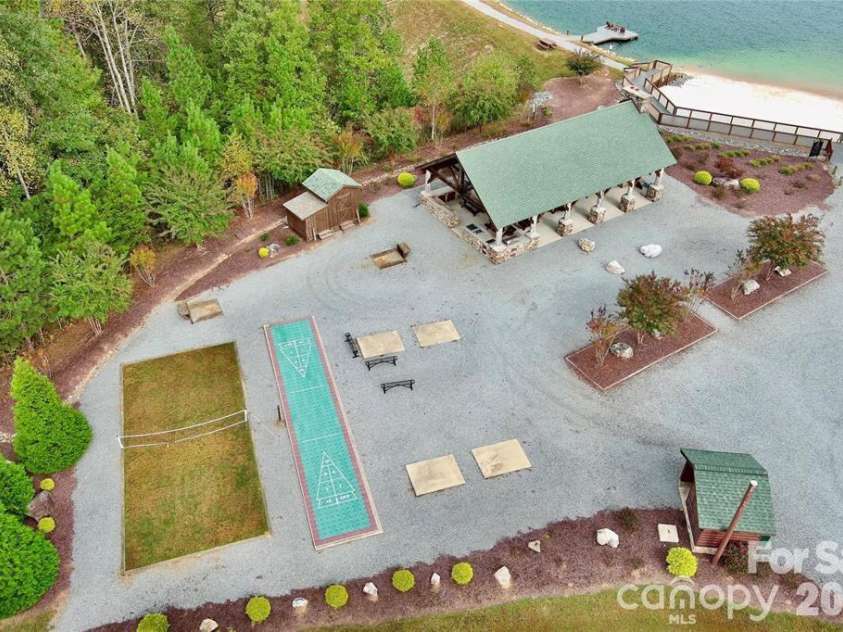 53 Crescent Ridge Lane, Nebo, NC 28761.  MLS# CAR4325375, YatesRealty ID 8570. 