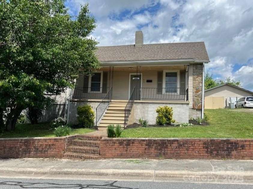 61 Third Street, Marion, NC 28752.  MLS# CAR4251216, YatesRealty ID 8573. 