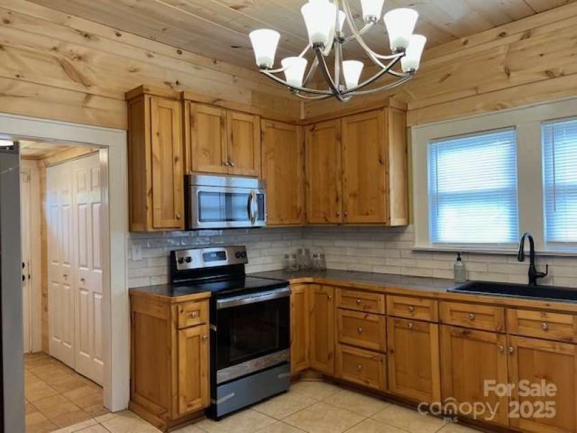 61 Third Street, Marion, NC 28752.  MLS# CAR4251216, YatesRealty ID 8573. 