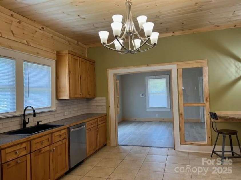 61 Third Street, Marion, NC 28752.  MLS# CAR4251216, YatesRealty ID 8573. 