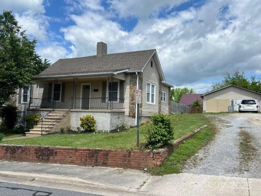 61 Third Street, Marion, NC 28752.  MLS# CAR4251216, YatesRealty ID 8573. 