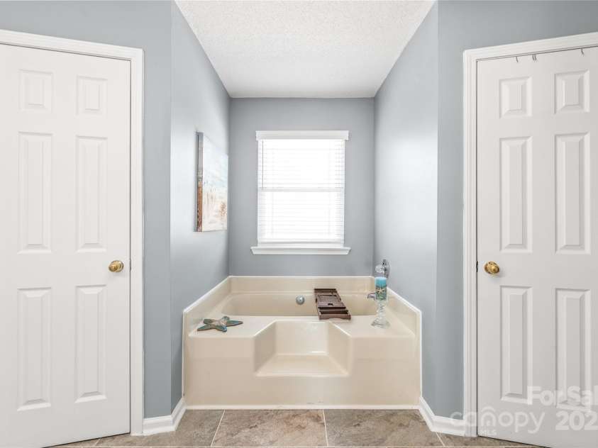 3929 Wexford Lane, Denver, NC 28037.  MLS# CAR4222492, YatesRealty ID 8574. 