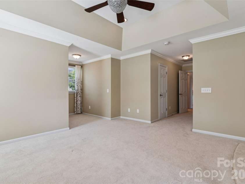 9509 Gilead Grove Road, Huntersville, NC 28078.  MLS# CAR4401597, YatesRealty ID 8574. Primary Bedroom with Tray Ceiling, Ceiling Fan has remote