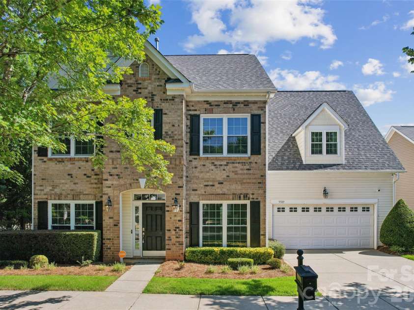 9509 Gilead Grove Road, Huntersville, NC 28078.  MLS# CAR4401597, YatesRealty ID 8574. Well maintained Exterior