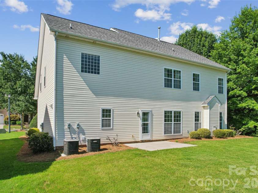 9509 Gilead Grove Road, Huntersville, NC 28078.  MLS# CAR4401597, YatesRealty ID 8574. Well maintained Exterior