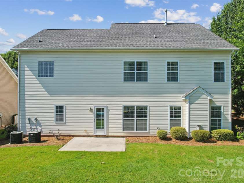 9509 Gilead Grove Road, Huntersville, NC 28078.  MLS# CAR4401597, YatesRealty ID 8574. Well maintained Exterior