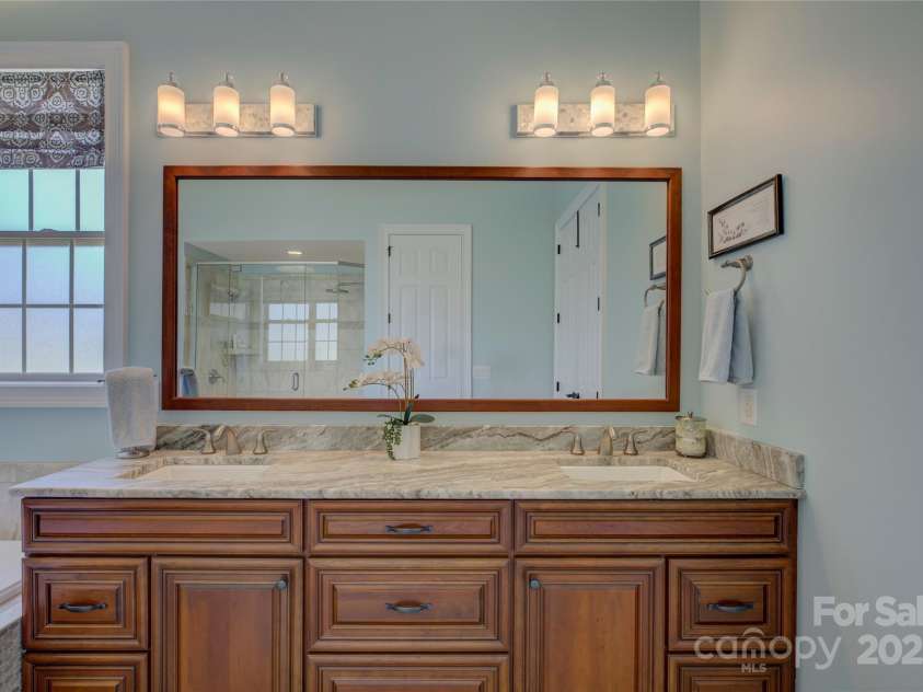 14830 Creeks Edge Drive, Charlotte, NC 28278.  MLS# CAR4226711, YatesRealty ID 8575. 