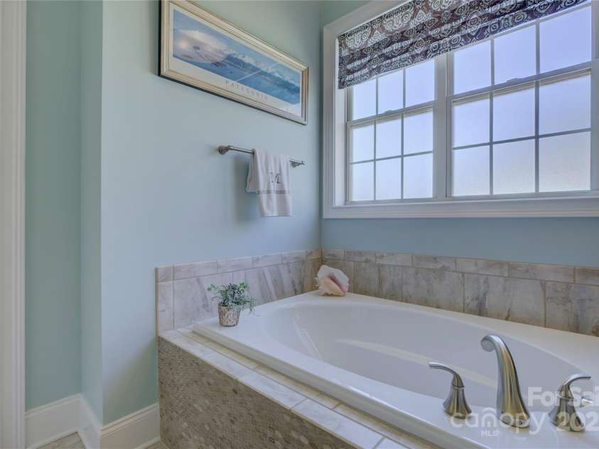 14830 Creeks Edge Drive, Charlotte, NC 28278.  MLS# CAR4226711, YatesRealty ID 8575. 