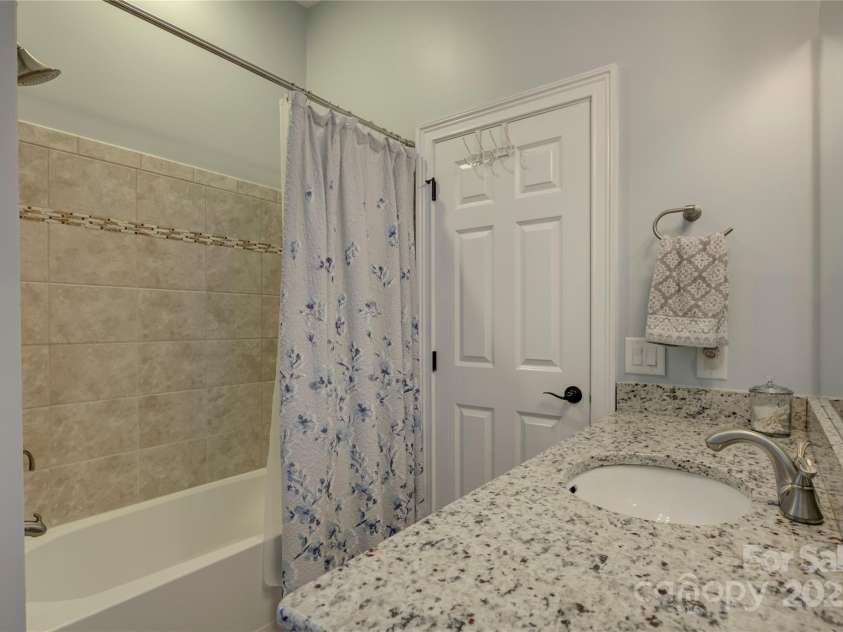 14830 Creeks Edge Drive, Charlotte, NC 28278.  MLS# CAR4226711, YatesRealty ID 8575. 