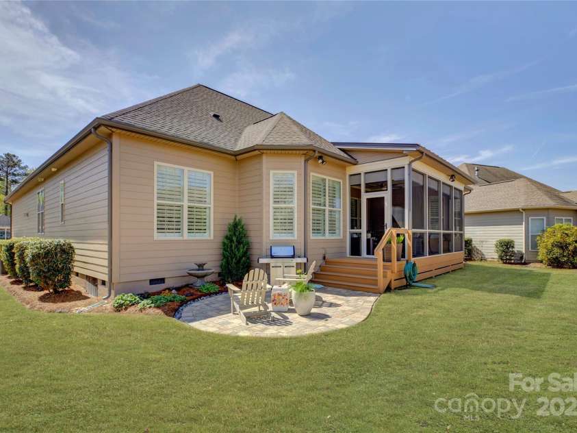 14830 Creeks Edge Drive, Charlotte, NC 28278.  MLS# CAR4226711, YatesRealty ID 8575. 