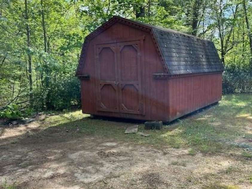 7661 US 221 Highway, Marion, NC 28752.  MLS# CAR4251800, YatesRealty ID 8576. 