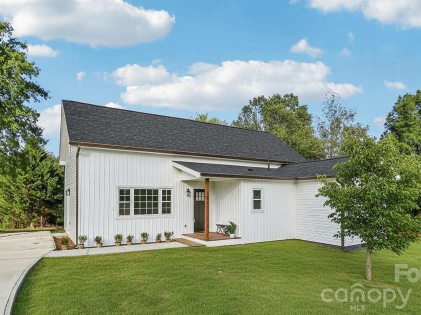 4409 Pleasant Road, Lancaster, SC 29720.  MLS# CAR4309140, YatesRealty ID 8577. 