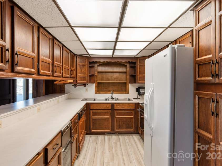 2700 River Ridge Place, Fort Mill, SC 29708.  MLS# CAR4220030, YatesRealty ID 8579. Attached Guest House Kitchen