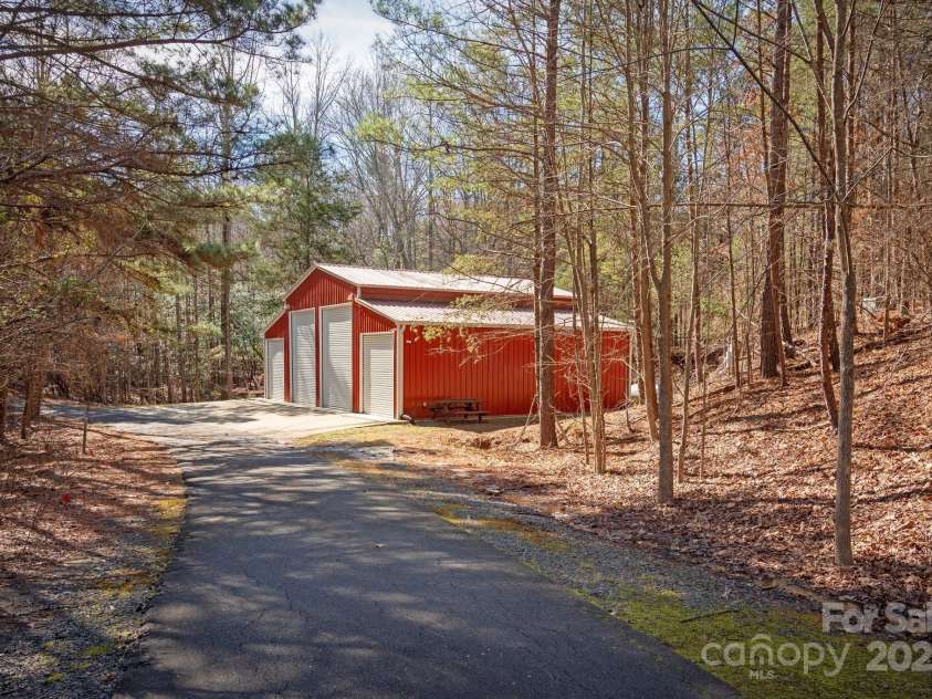 2700 River Ridge Place, Fort Mill, SC 29708.  MLS# CAR4220030, YatesRealty ID 8579. Out Building/Garage includes half bath