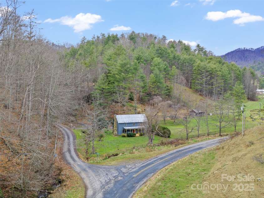 34 McCurry Road, Burnsville, NC 28714.  MLS# CAR4329925, YatesRealty ID 8579. 