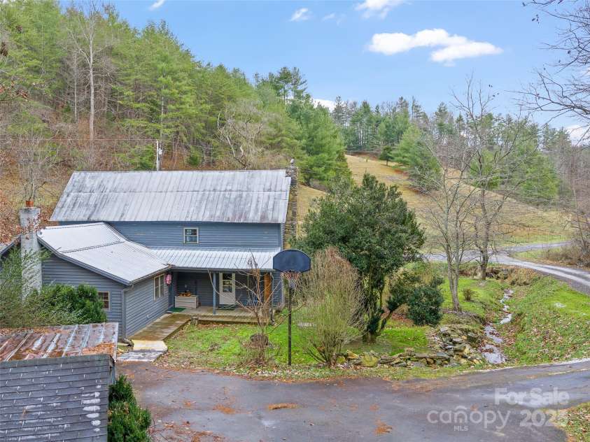 34 McCurry Road, Burnsville, NC 28714.  MLS# CAR4329925, YatesRealty ID 8579. 