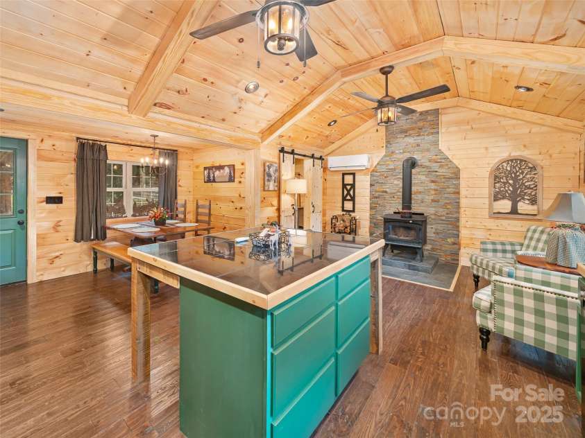34 McCurry Road, Burnsville, NC 28714.  MLS# CAR4329925, YatesRealty ID 8579. 