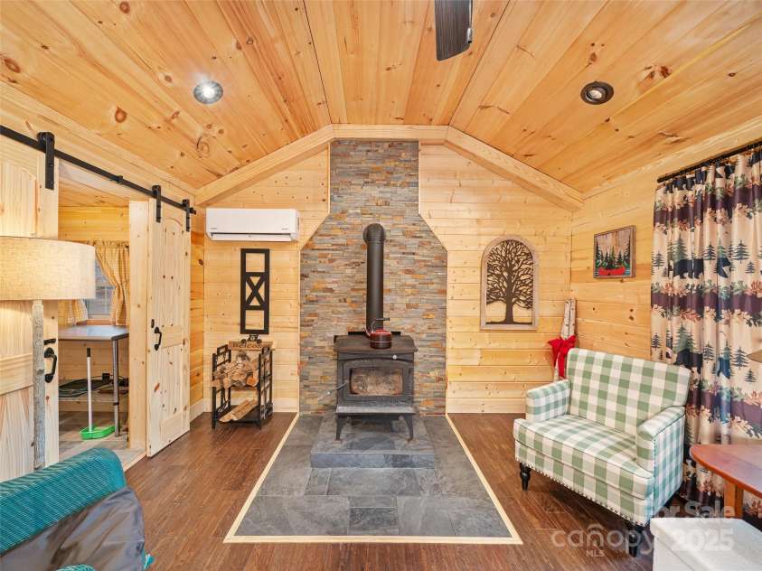 34 McCurry Road, Burnsville, NC 28714.  MLS# CAR4329925, YatesRealty ID 8579. 