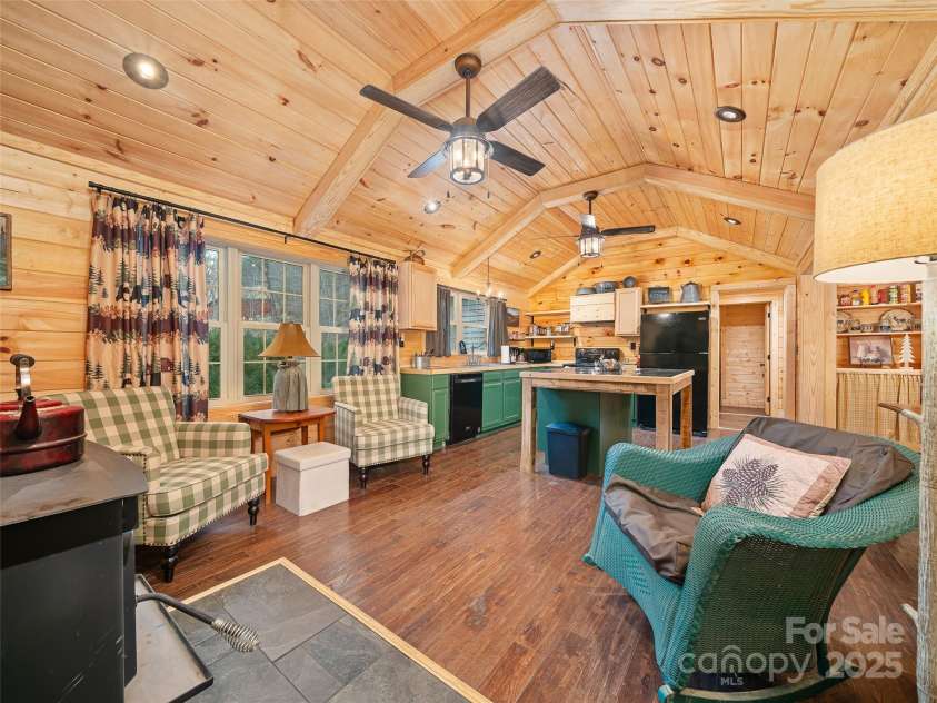 34 McCurry Road, Burnsville, NC 28714.  MLS# CAR4329925, YatesRealty ID 8579. 