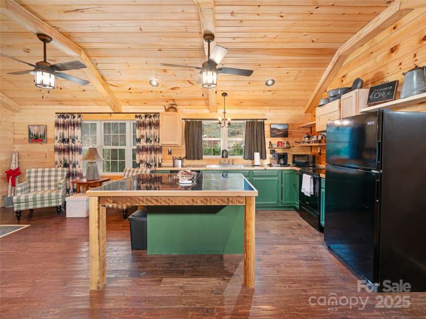 34 McCurry Road, Burnsville, NC 28714.  MLS# CAR4329925, YatesRealty ID 8579. 