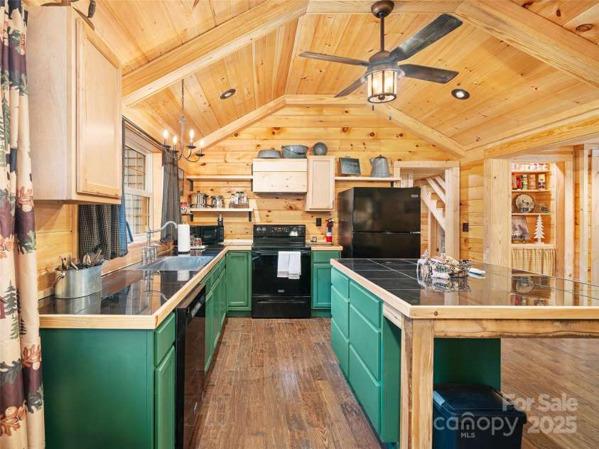 34 McCurry Road, Burnsville, NC 28714.  MLS# CAR4329925, YatesRealty ID 8579. 