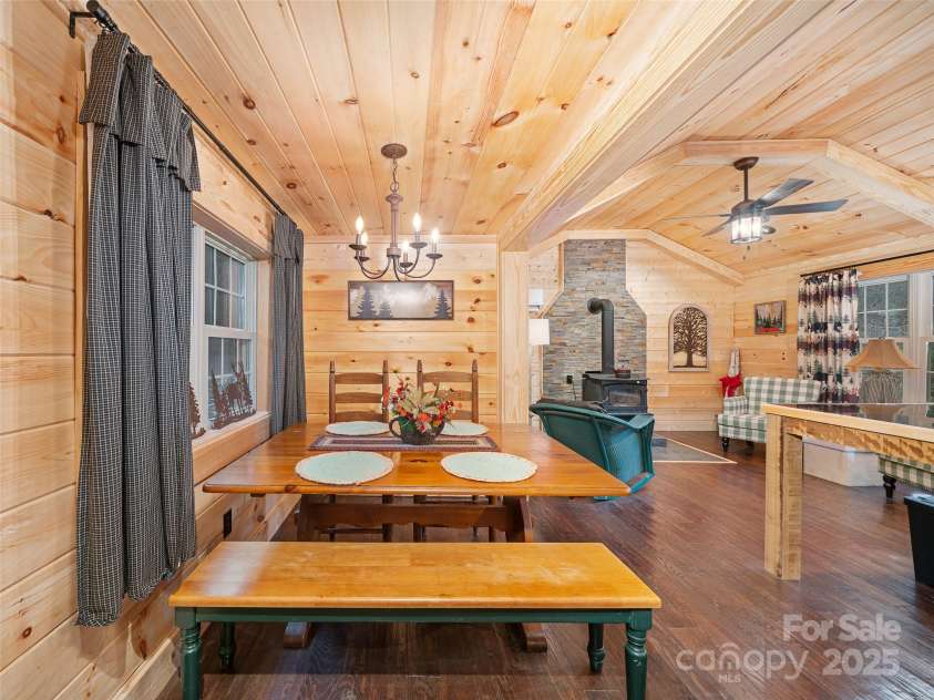 34 McCurry Road, Burnsville, NC 28714.  MLS# CAR4329925, YatesRealty ID 8579. 