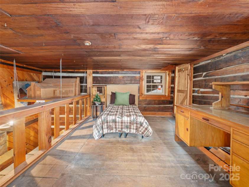 34 McCurry Road, Burnsville, NC 28714.  MLS# CAR4329925, YatesRealty ID 8579. 