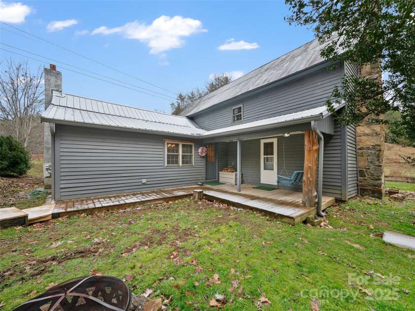 34 McCurry Road, Burnsville, NC 28714.  MLS# CAR4329925, YatesRealty ID 8579. 