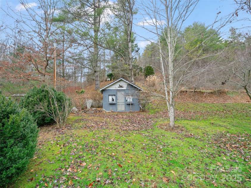 34 McCurry Road, Burnsville, NC 28714.  MLS# CAR4329925, YatesRealty ID 8579. 
