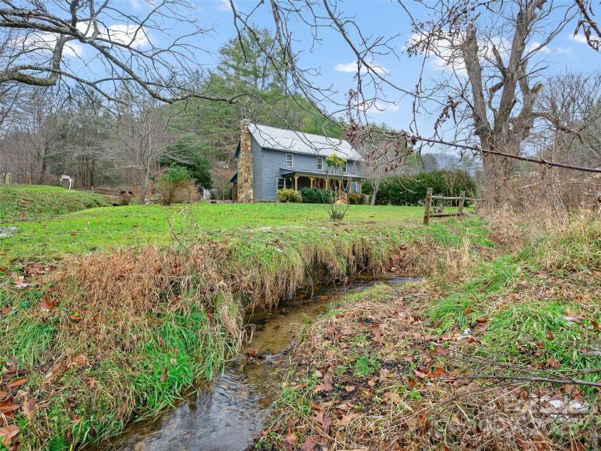 34 McCurry Road, Burnsville, NC 28714.  MLS# CAR4329925, YatesRealty ID 8579. 