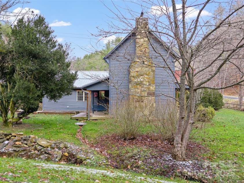 34 McCurry Road, Burnsville, NC 28714.  MLS# CAR4329925, YatesRealty ID 8579. 