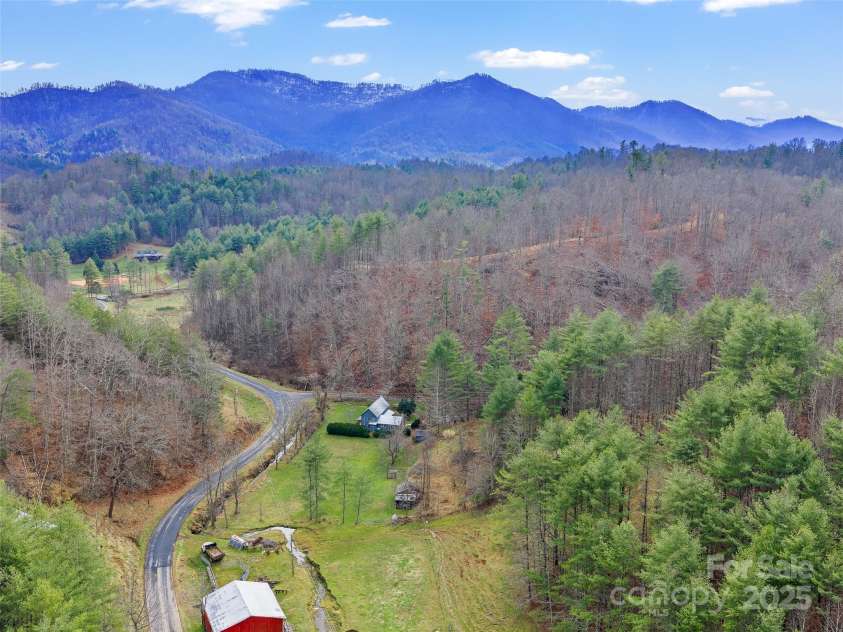 34 McCurry Road, Burnsville, NC 28714.  MLS# CAR4329925, YatesRealty ID 8579. 