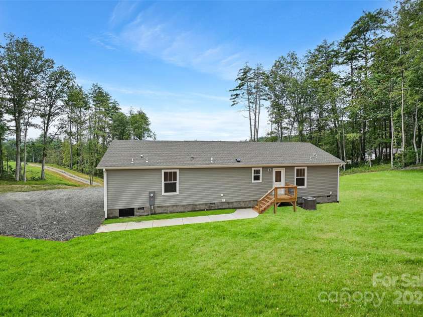 290 Appalachian Way, Mars Hill, NC 28754.  MLS# CAR4284149, YatesRealty ID 858. 