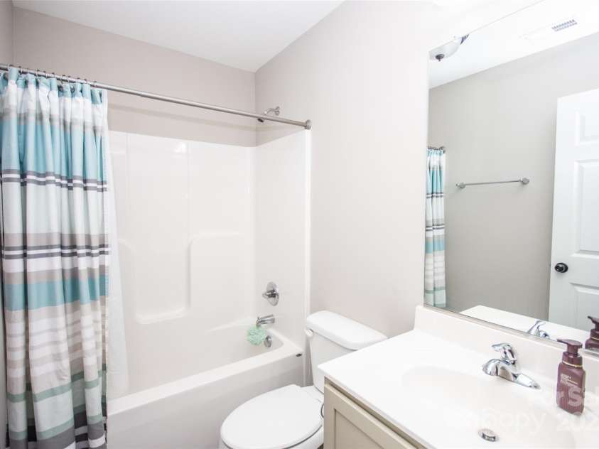 164 Vance Farm Drive, Statesville, NC 28625.  MLS# CAR4264659, YatesRealty ID 8580. Upper level bath 1