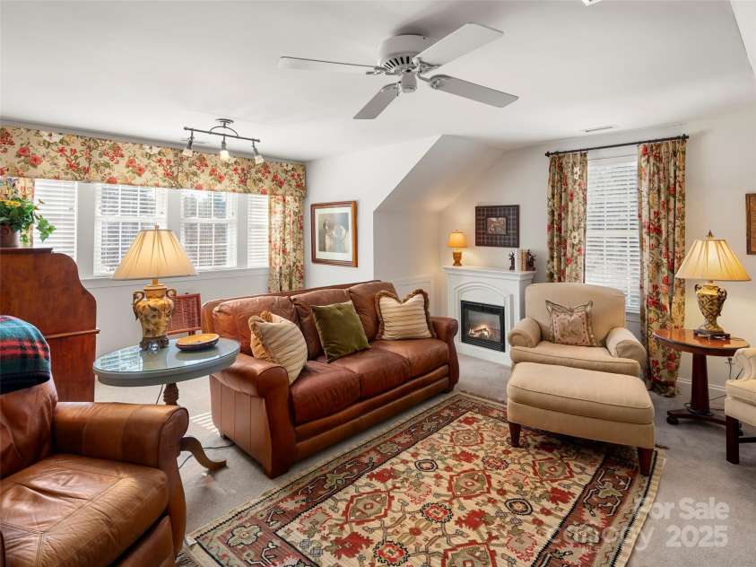 29 White Ash Drive, Asheville, NC 28803.  MLS# CAR4228508, YatesRealty ID 8580. 