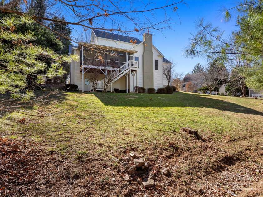 29 White Ash Drive, Asheville, NC 28803.  MLS# CAR4228508, YatesRealty ID 8580. 